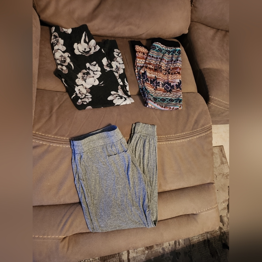 3 jogger pants size S